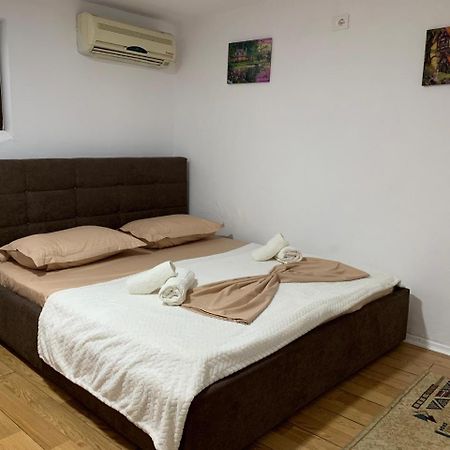 Guesthouse N&B Берат Екстериор снимка