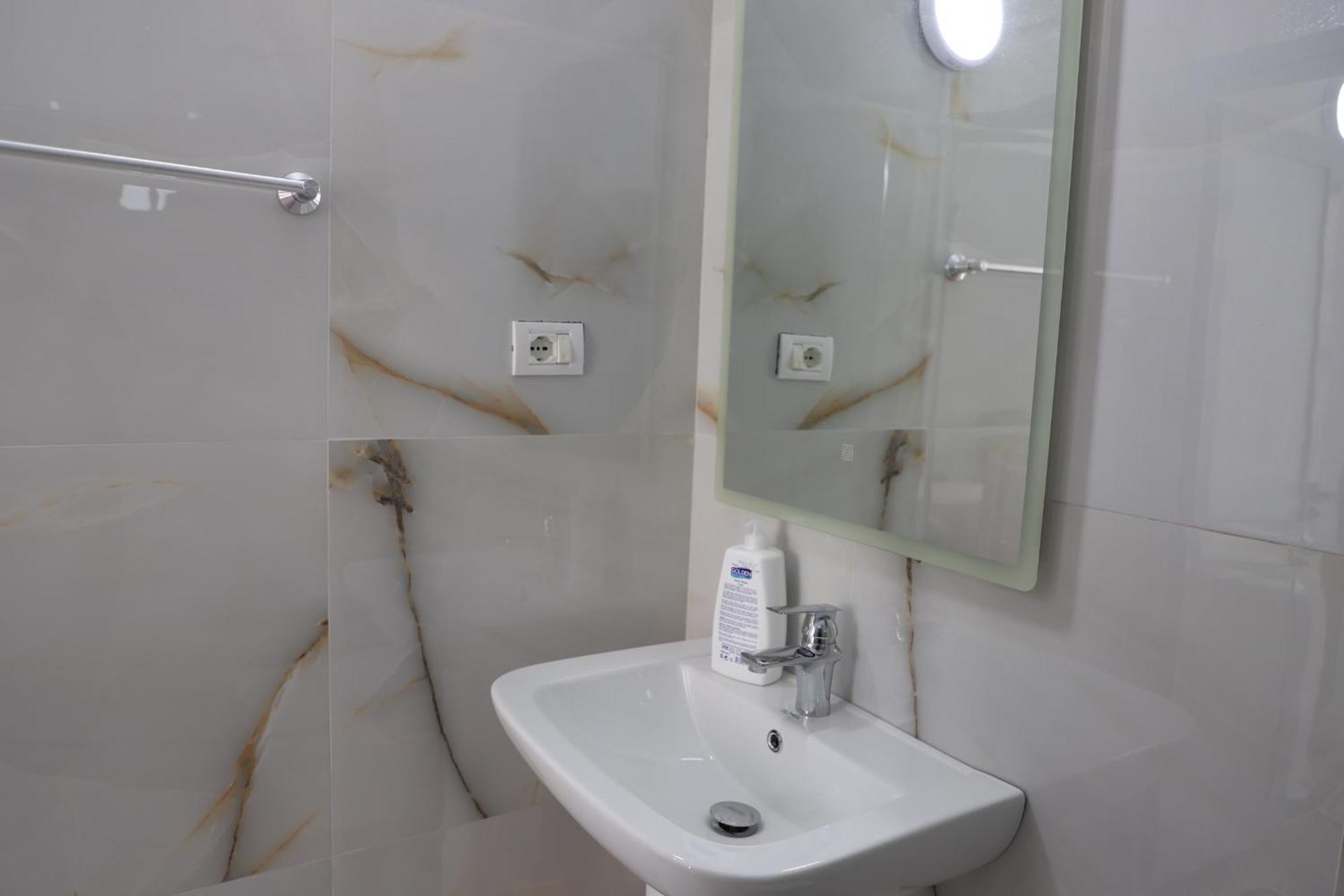 Guesthouse N&B Берат Екстериор снимка