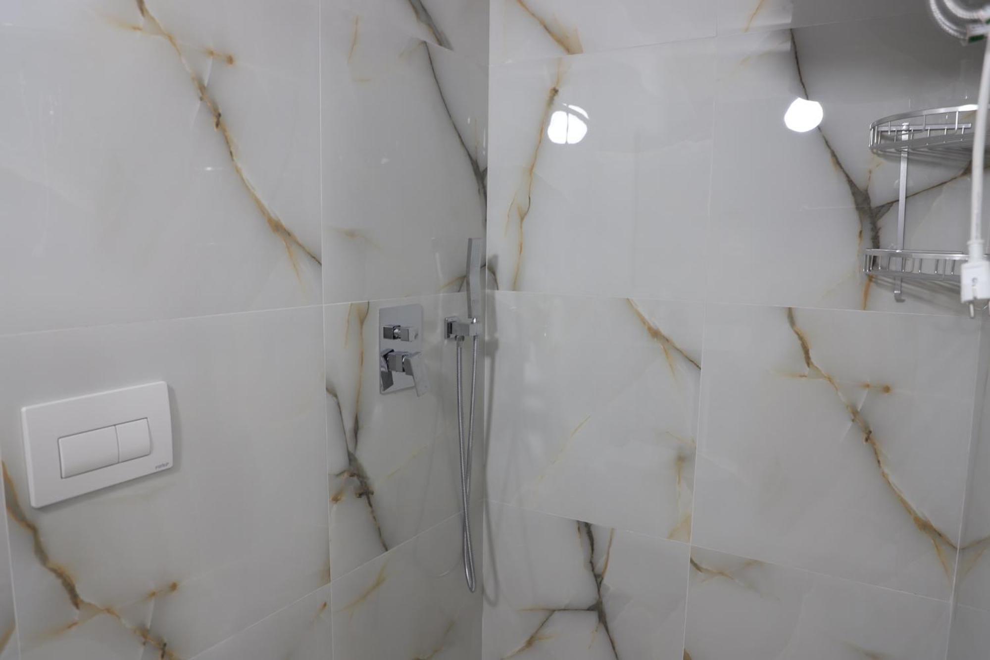 Guesthouse N&B Берат Екстериор снимка