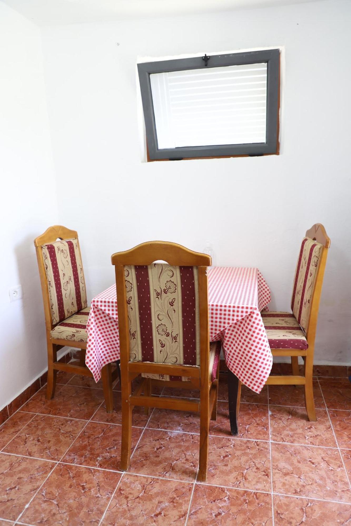 Guesthouse N&B Берат Екстериор снимка