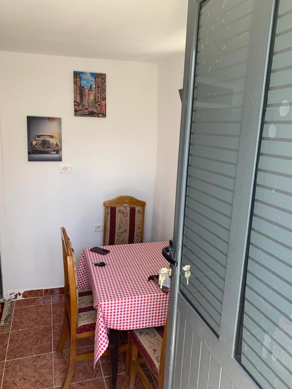 Guesthouse N&B Берат Екстериор снимка
