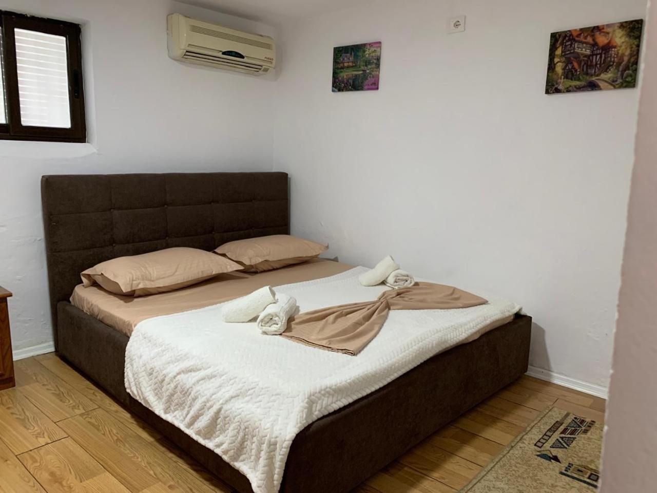 Guesthouse N&B Берат Екстериор снимка