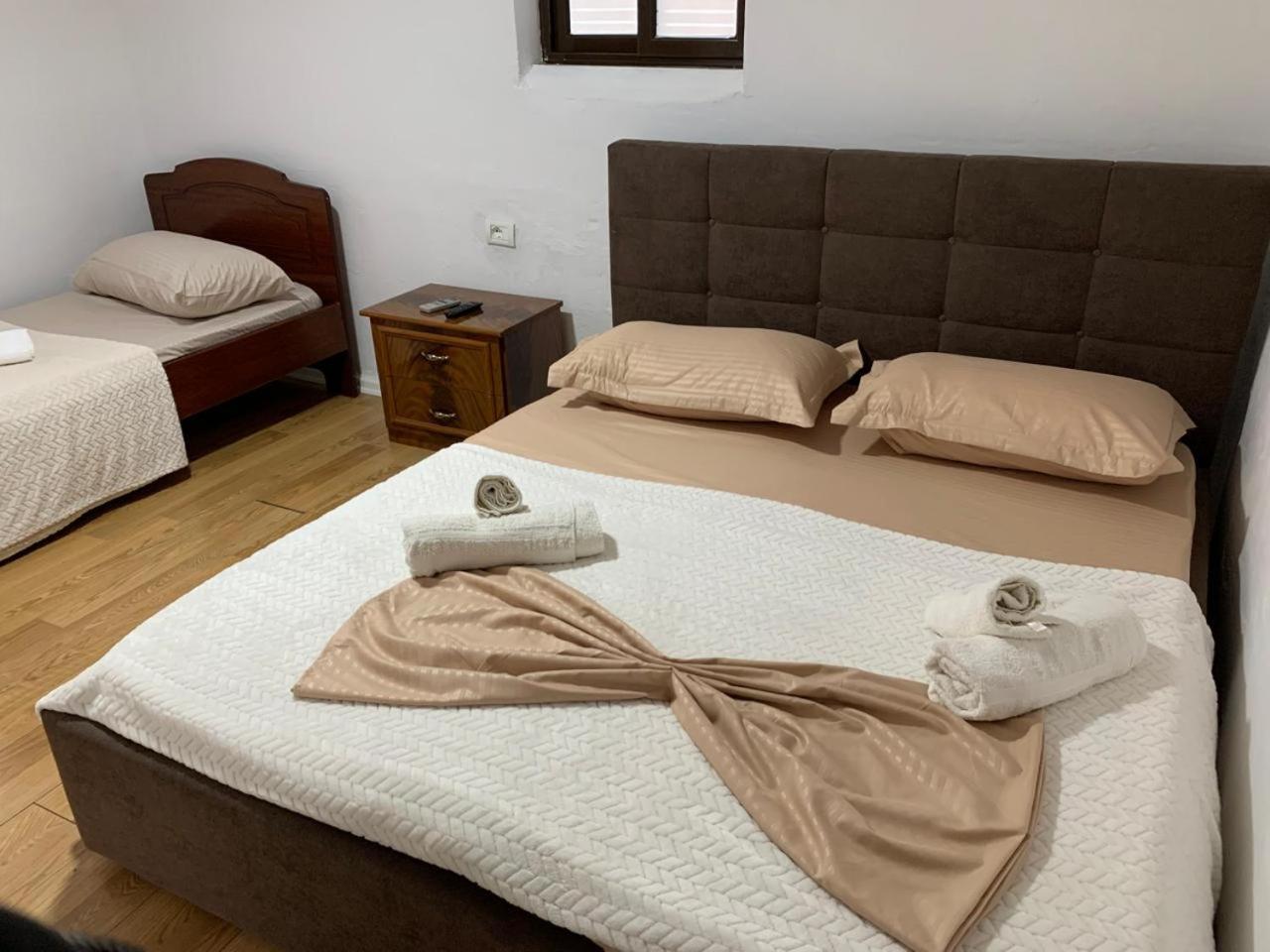 Guesthouse N&B Берат Екстериор снимка